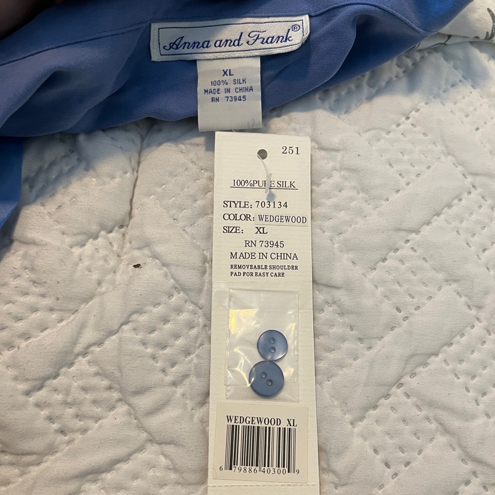 Anna & Frank 100% Blue Silk Button Down Blouse Sz XL NWT! - Picture 5 of 6